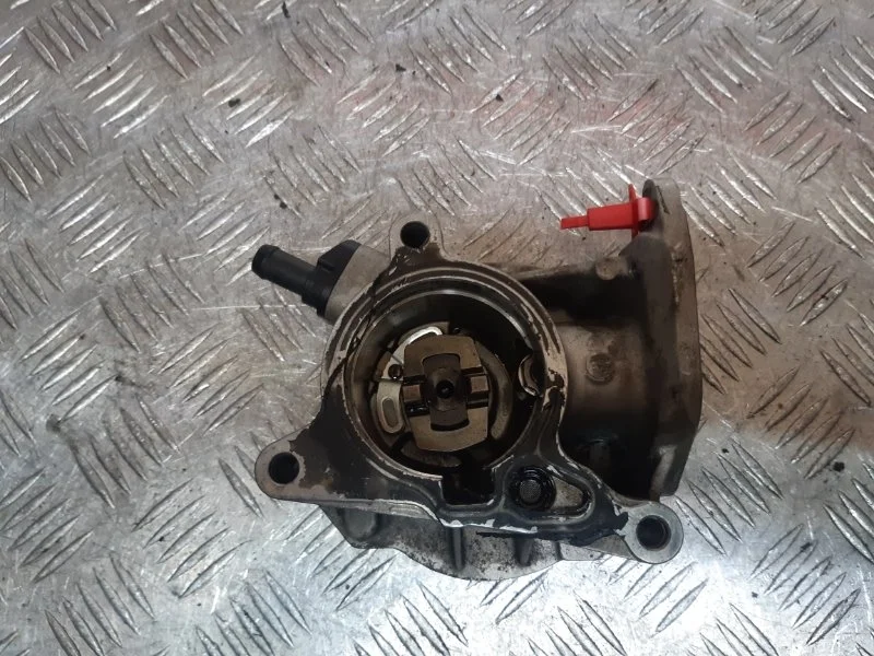 Вакуумный насос Skoda Octavia