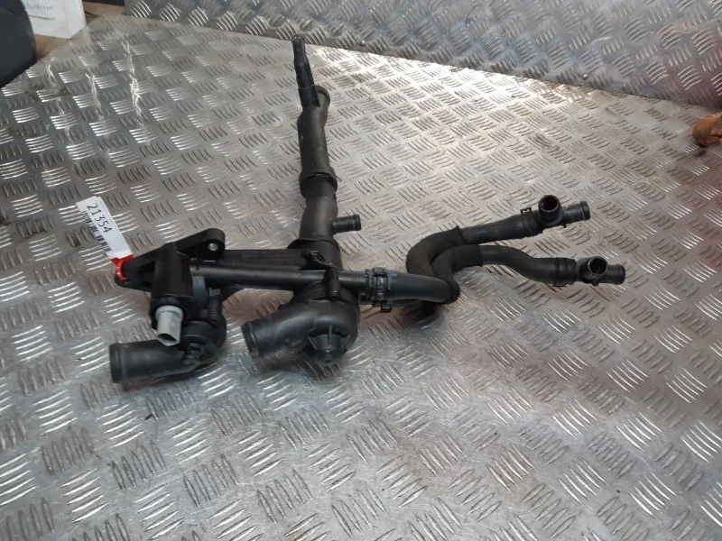 Термостат в сборе корпусом Volkswagen Golf 5