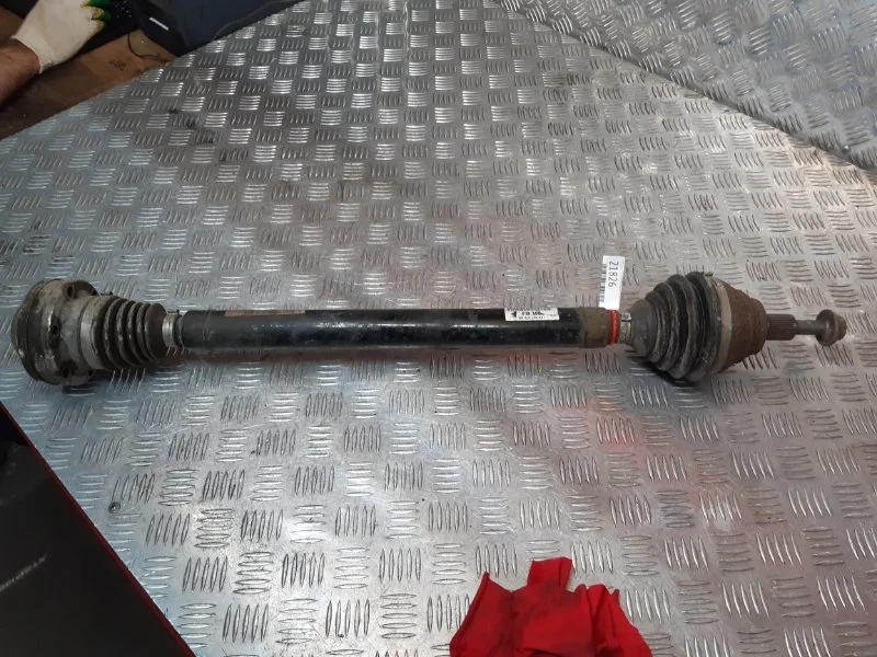 Полуось передняя правая Volkswagen Passat B7