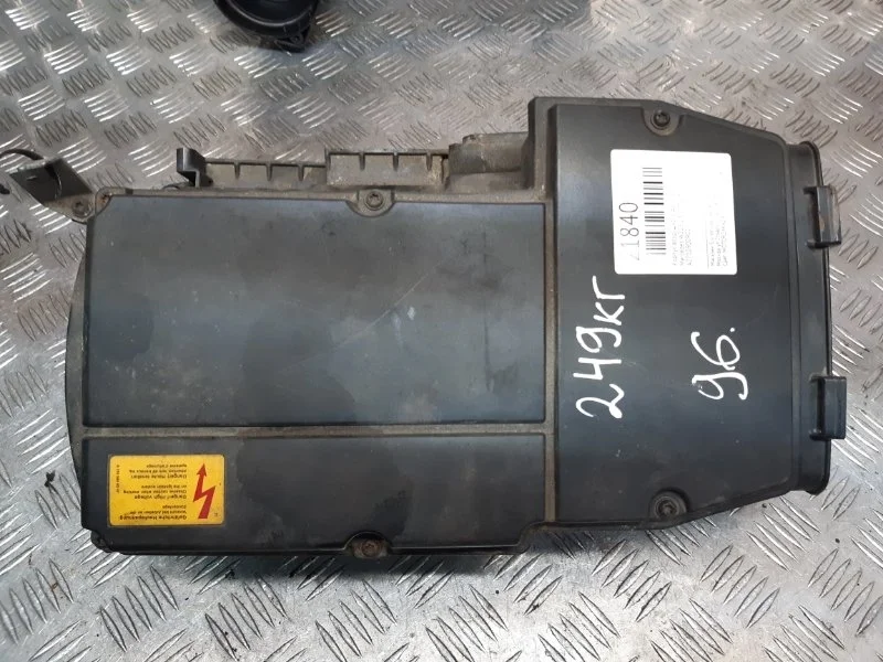 Корпус воздушного фильтра Mercedes W203