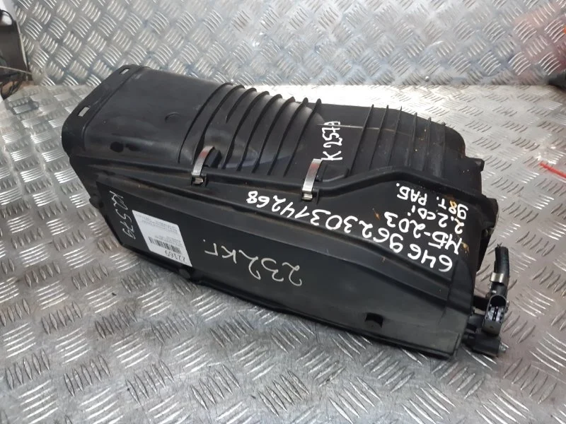 Корпус воздушного фильтра Mercedes W203