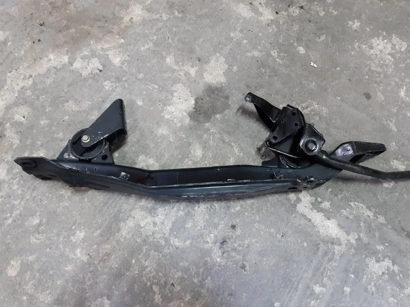 Подрамник Nissan Almera N16