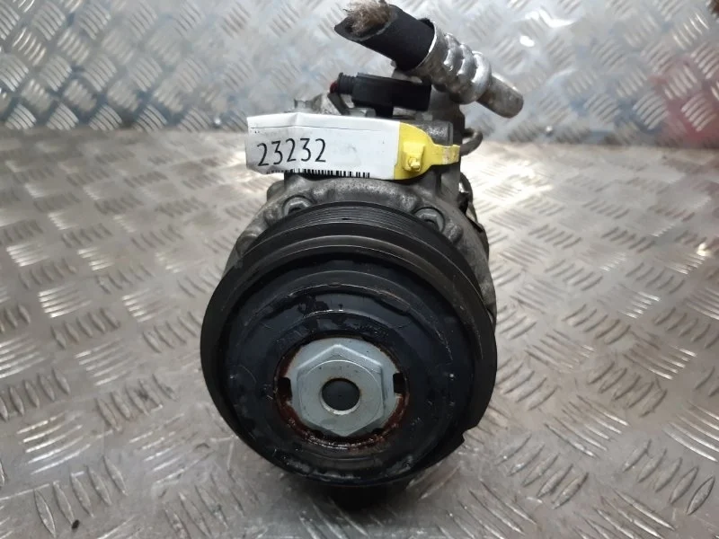 Компрессор кондиционера Mercedes W204