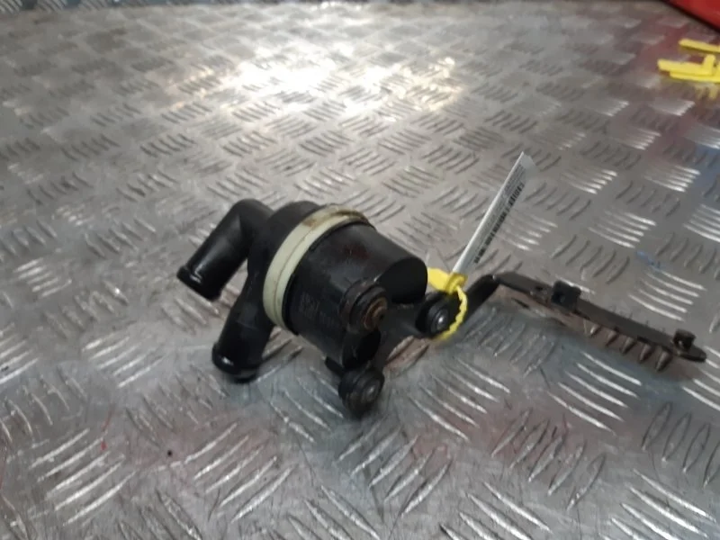 Насос водяной дополнительный ( помпа ), 12v Volkswagen Passat B7