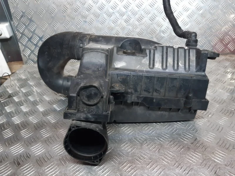 Корпус воздушного фильтра Volkswagen Jetta