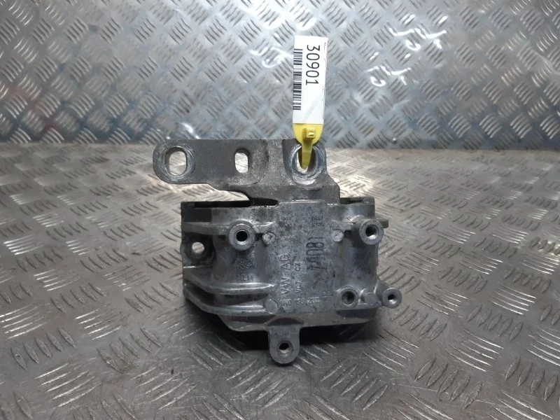 Подушка двигателя Volkswagen Passat B7