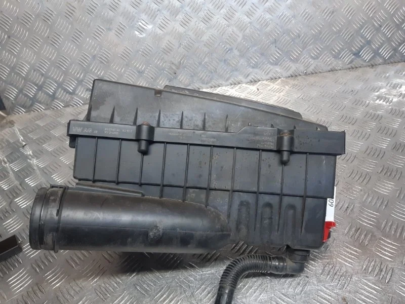 Корпус воздушного фильтра Volkswagen Passat B6