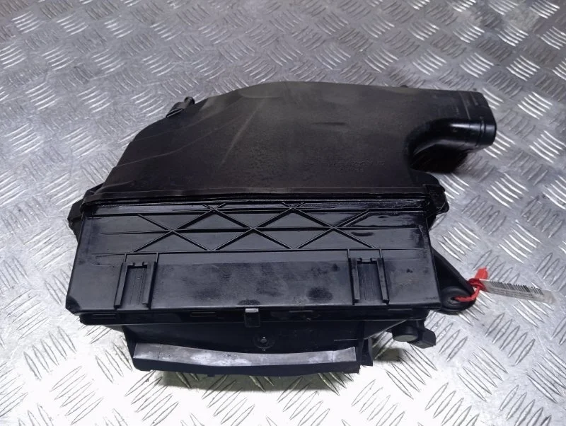 Корпус воздушного фильтра Mercedes-Benz ML350 W166