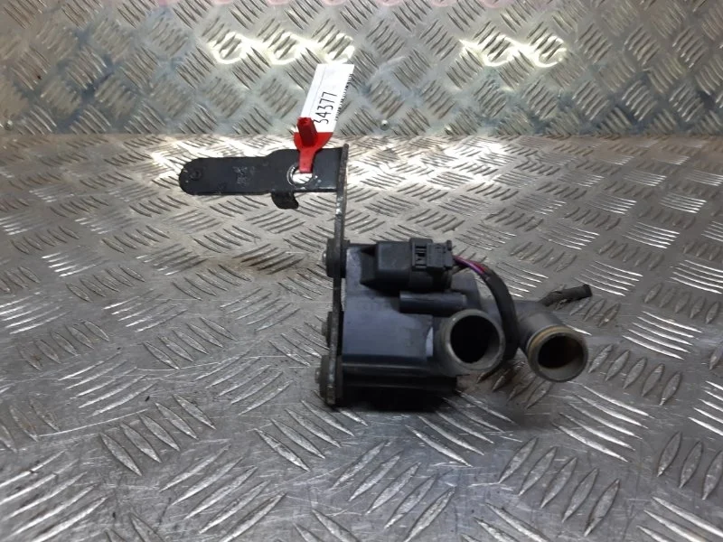 Насос водяной дополнительный ( помпа ), 12v Volkswagen Golf 6