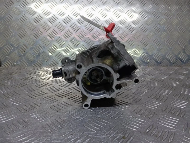 Вакуумный насос Volkswagen Passat B6