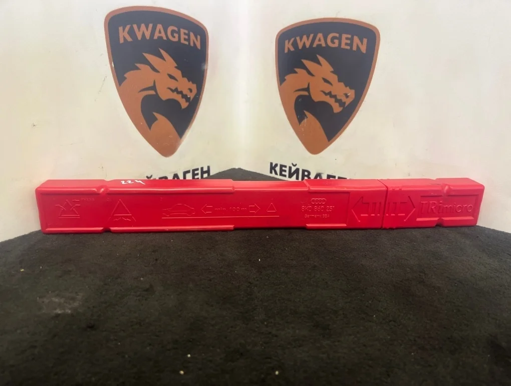 Знак аварийной остановки Audi Q3 2013 8U