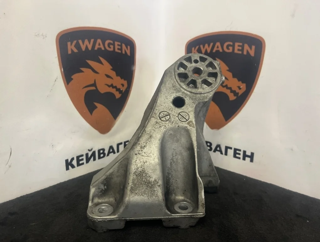 Кронштейн двигателя Audi Q7 2007 4L