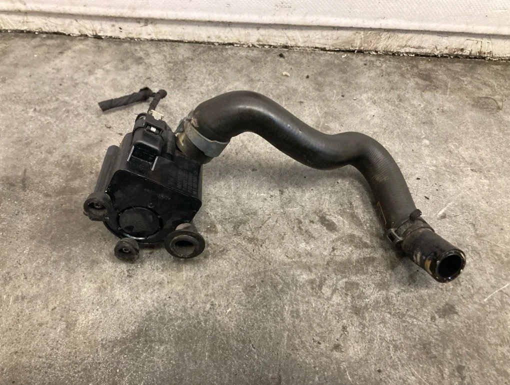 Помпа дополнительная Audi A4 2015 B9