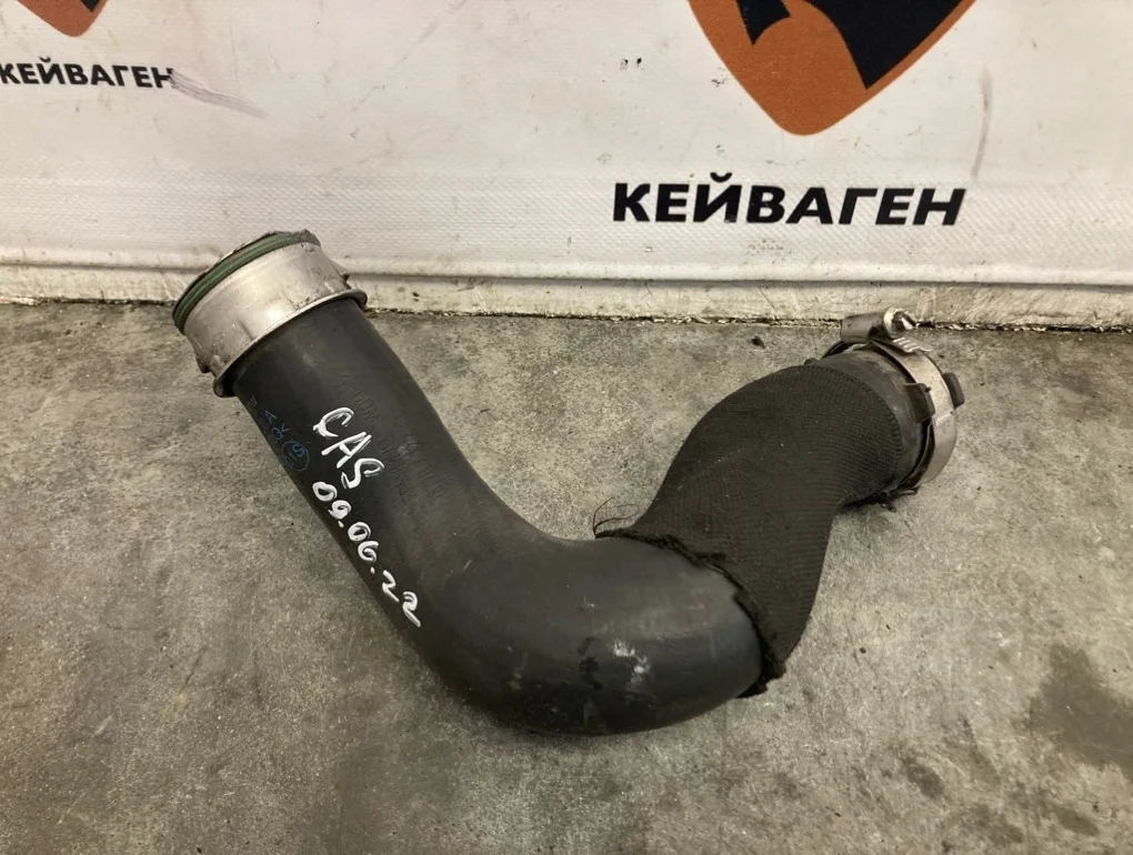 Патрубок интеркулера Volkswagen Touareg 2009 7P