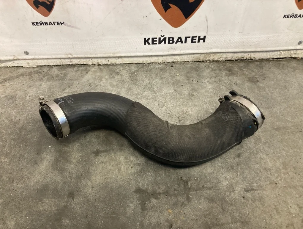 Патрубок интеркулера Audi A4 2010 B8