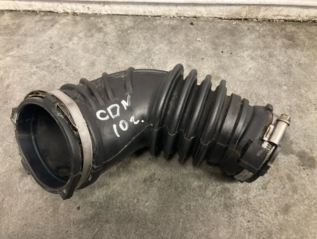 Патрубок воздушного фильтра Audi A4 2010 B8