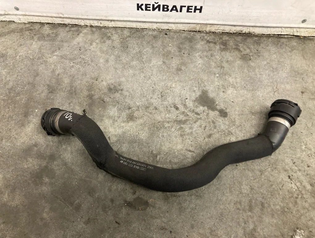 Патрубок системы охлаждения Audi A4 2010 B8