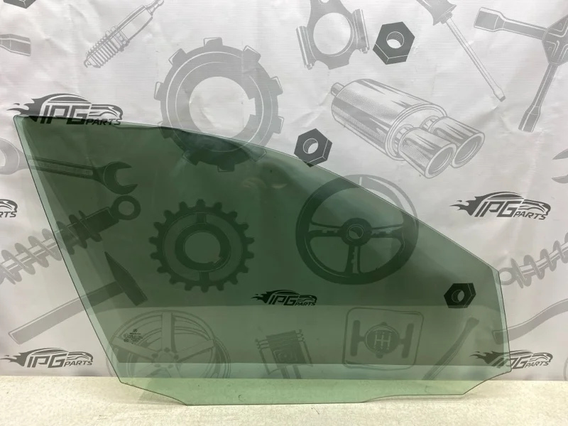 Стекло передней правой двери Mercedes-benz 2010 W204