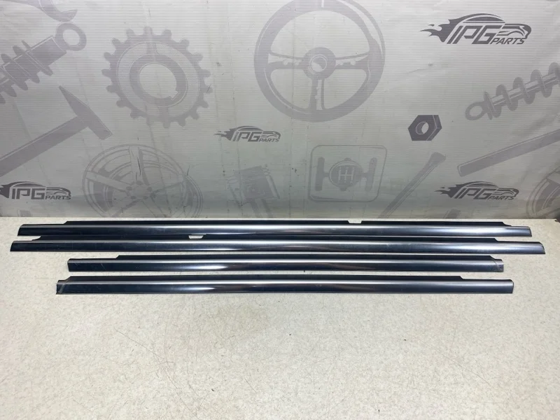 Молдинг стекла Mercedes-benz 2013 W212