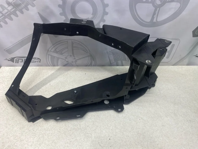 Рамка фары правая Mercedes-benz W222