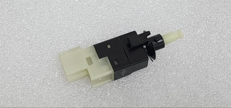 Концевик стоп сигнала Mercedes-Benz Sprinter W906