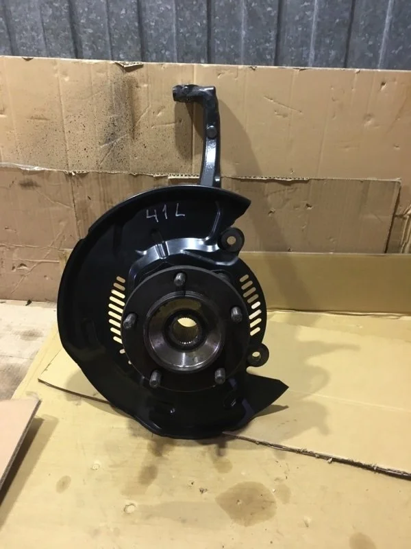 Кулак поворотный передний левый Toyota Land Cruiser 2017 4321260230 URJ202 1VD-FTV 4.5, передний левый