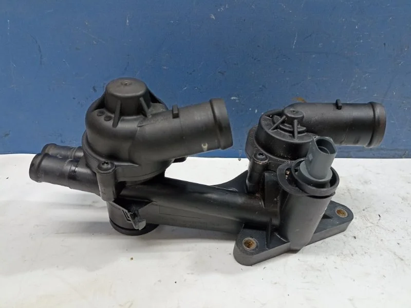 Корпус термостата Volkswagen Golf 6 2012 03C121111T 1.4 CAXA