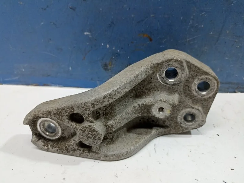 Кронштейн двигателя Kia Ceed 2012 218152H000 ED 1.6 G4FC