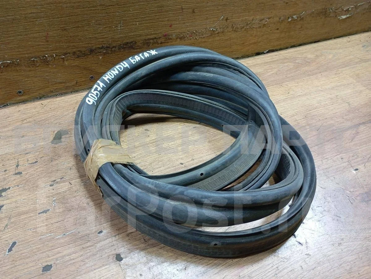 Уплотнитель багажника Форд Мондео 4