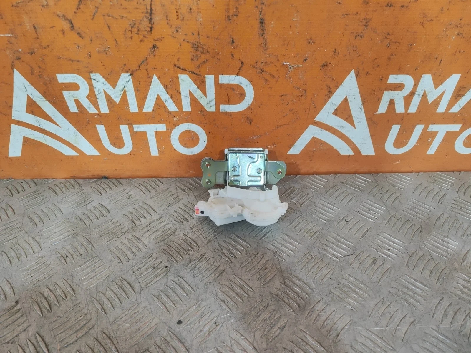 Замок двери багажника Mitsubishi Outlander 2012-нв 3