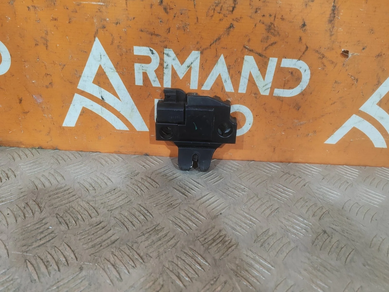 Замок крышки багажника Toyota Camry 2017-нв 8 XV70