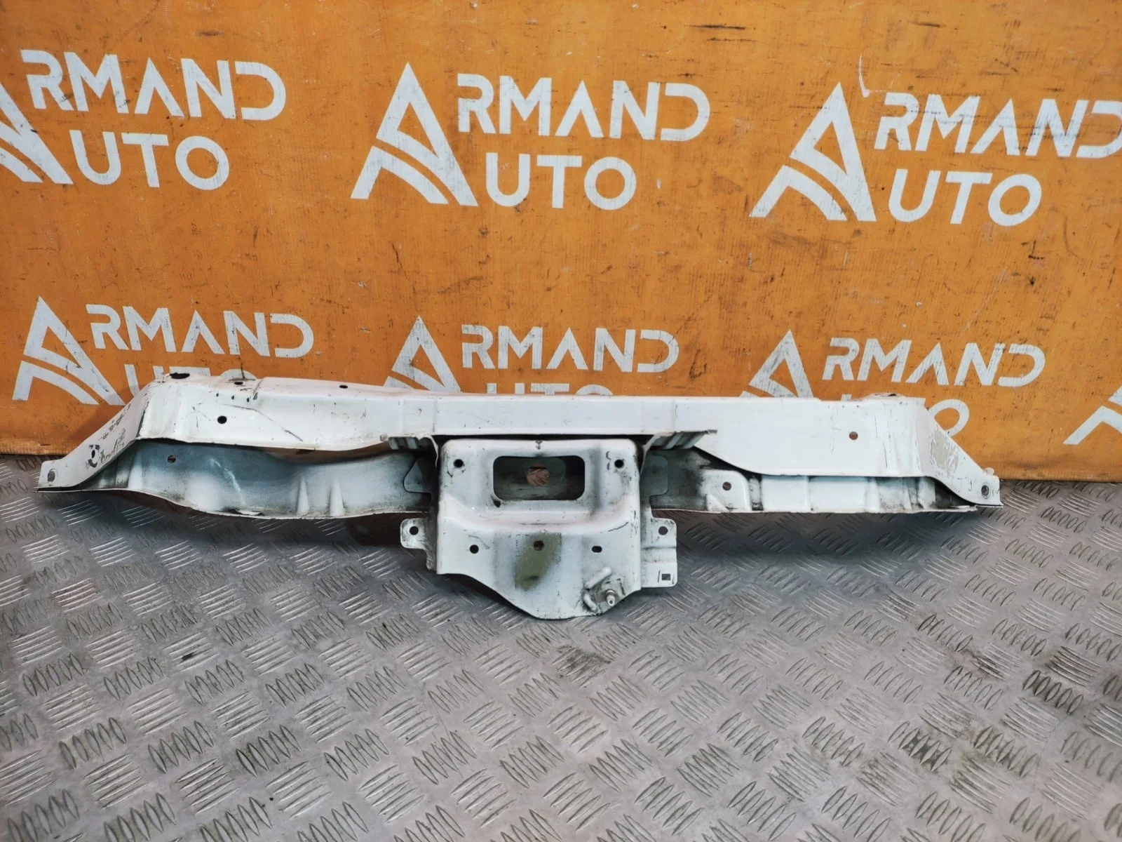 Панель передняя (суппорт радиатора) верхняя Nissan Note 2005-2013