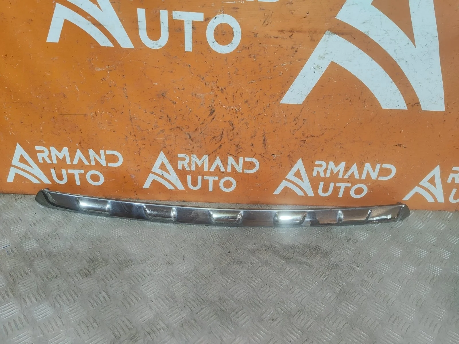 Декоративная накладка бампера Lexus NX 2017-2021