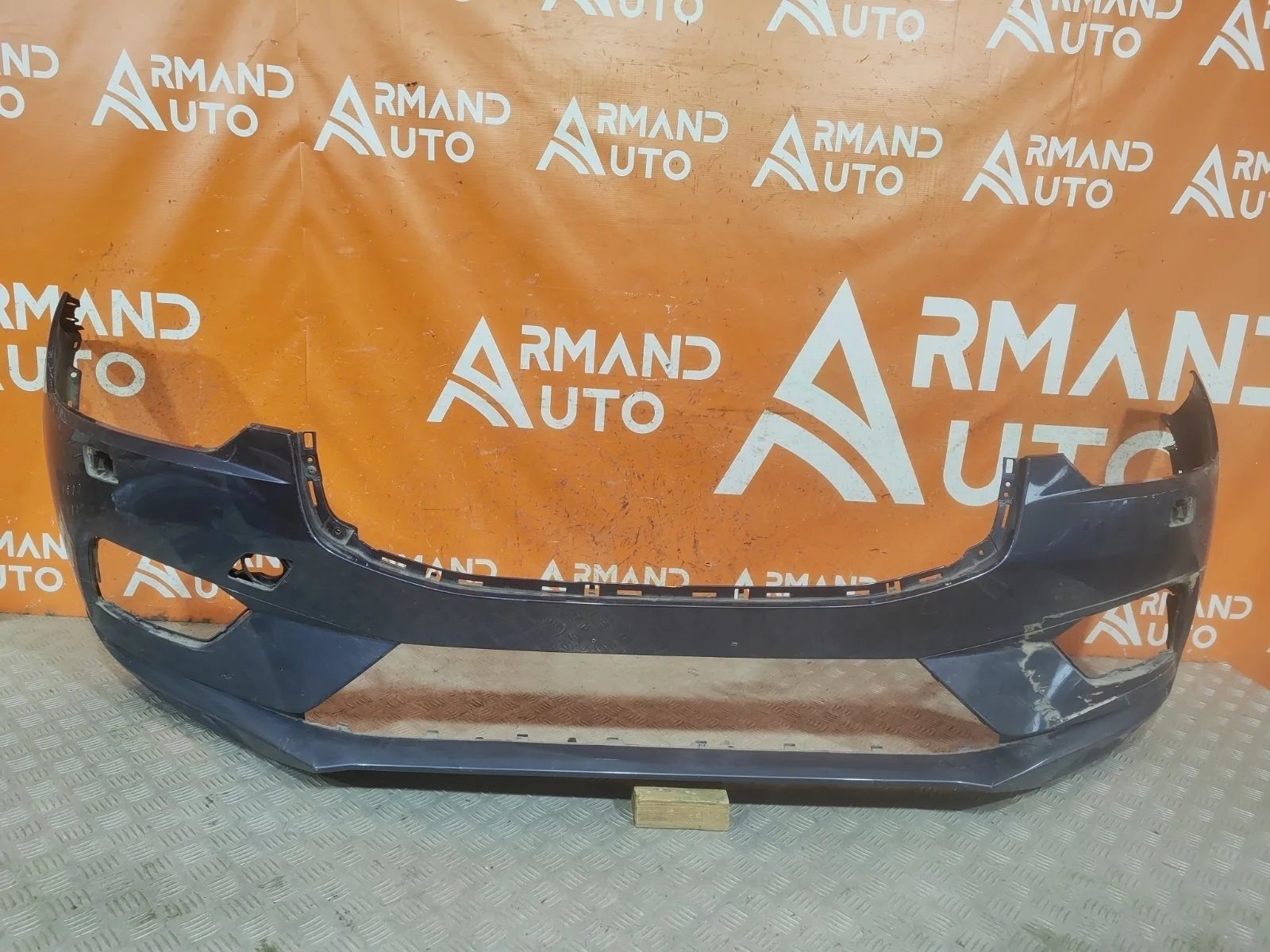Бампер Volvo XC60 2017-2021