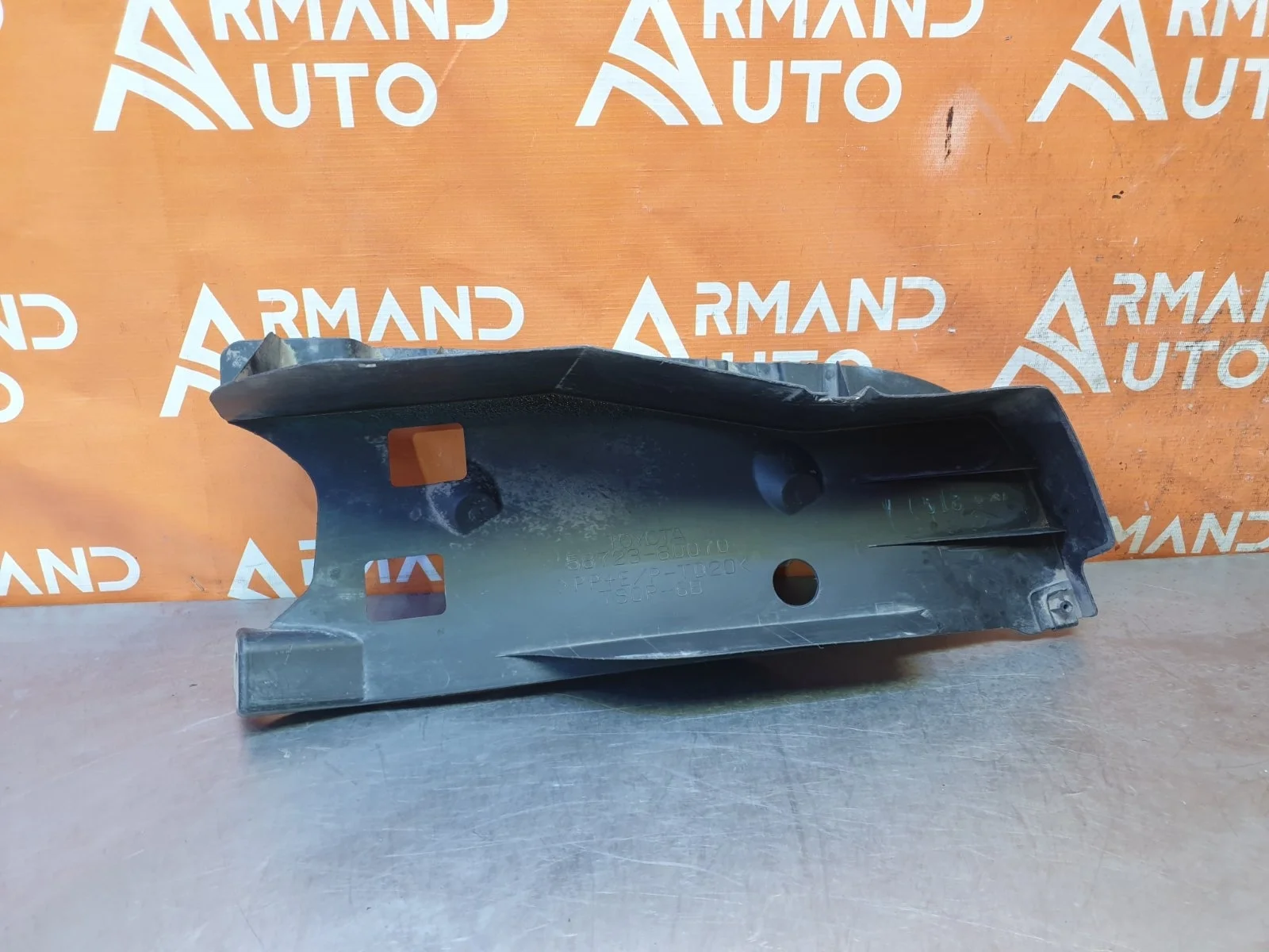 Пыльник бампера Toyota Land Cruiser 2015-2021 200