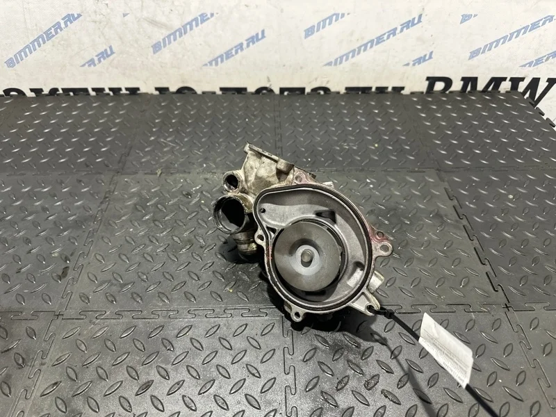 Помпа водяная BMW 11517524551 E53 N62B44A