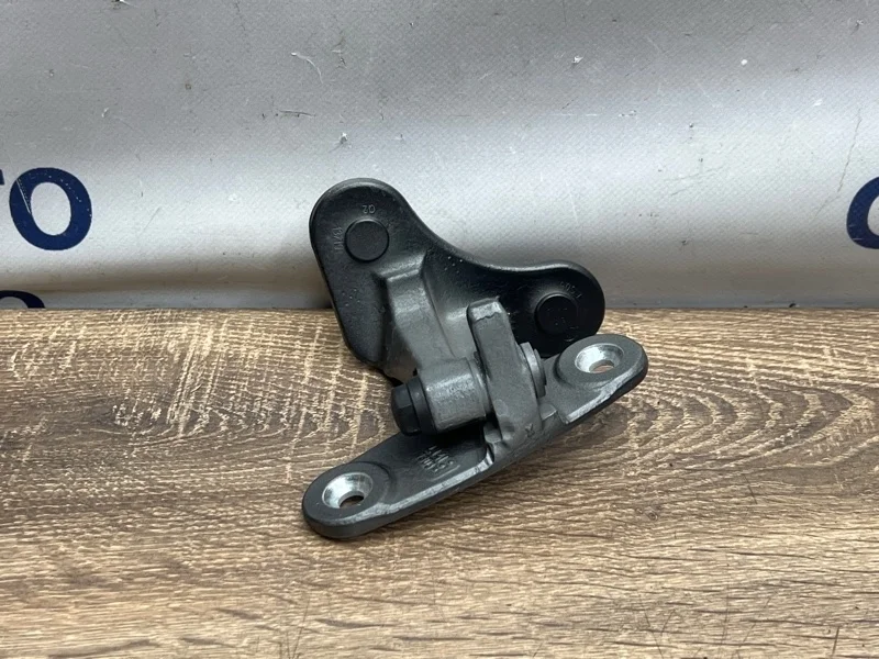 Петля двери верхняя Mercedes-Benz Ml A1667200137 W166 642.826, передняя левая