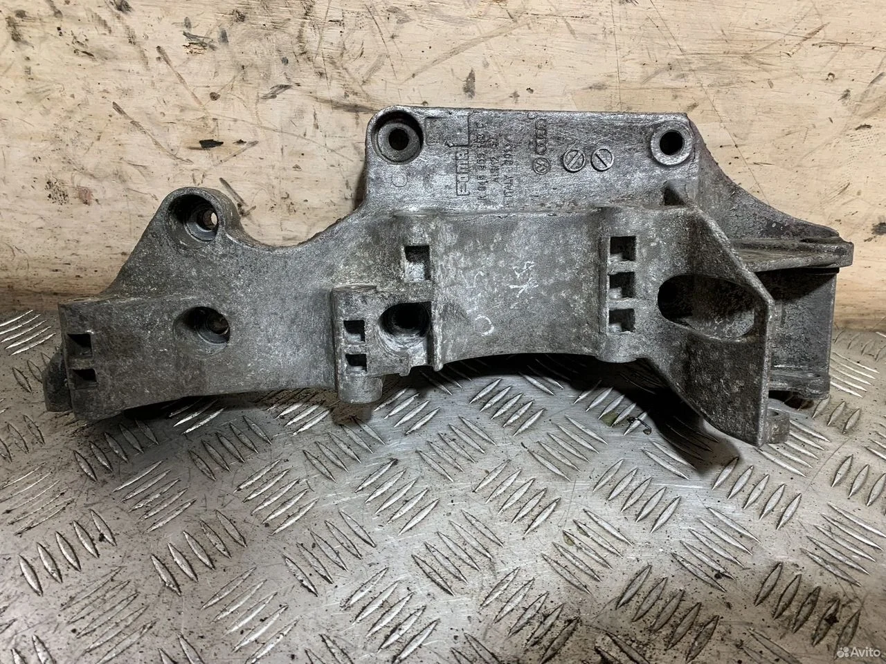 Кронштейн генератора 1.9 дизель vw t5 045903141f