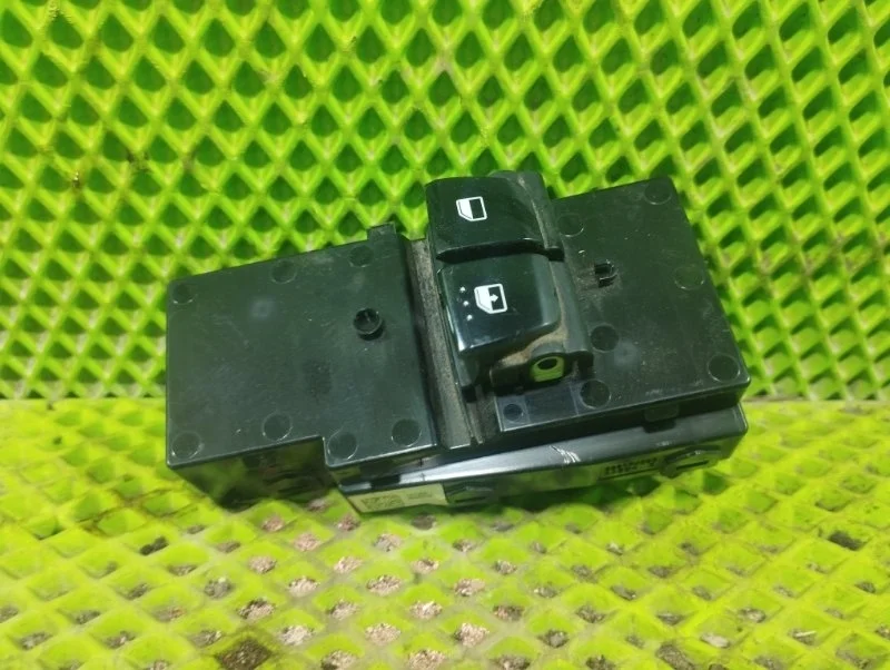 Блок управления стеклоподъемниками Hyundai Solaris 2 2017 93571H5050 СЕДАН G4LC