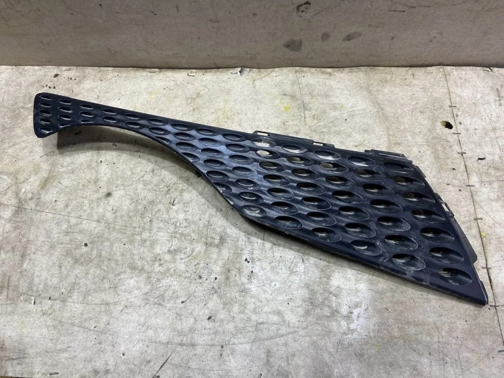 Решетка бампера правая Nissan Juke F15 620741KA6A