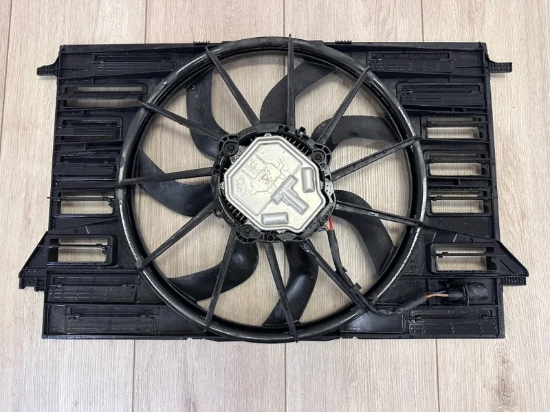 Вентилятор охлаждения сборе диффузором Audi A4 2015- B9