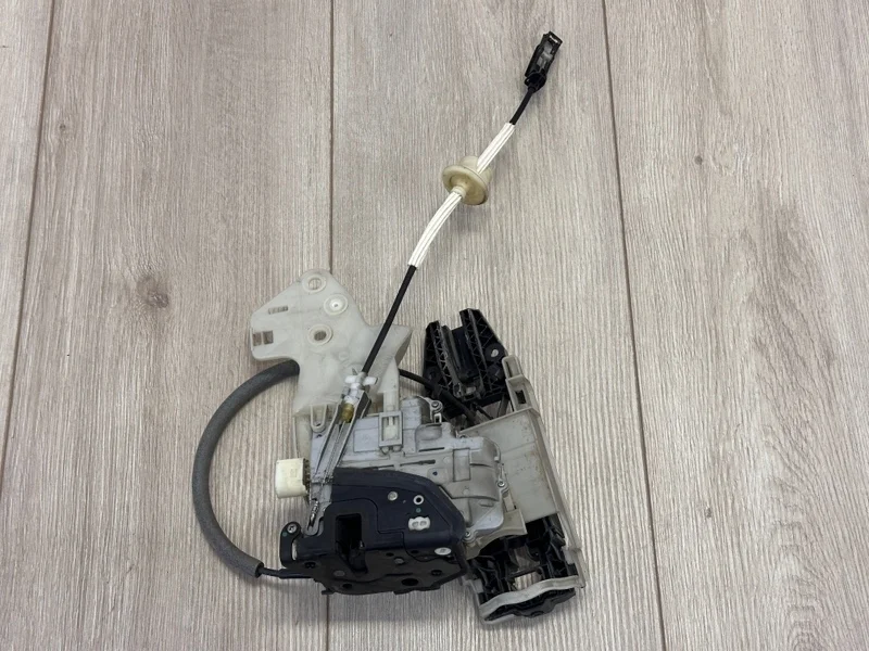 Замок двери Porsche Cayenne 2011 958 (92A)