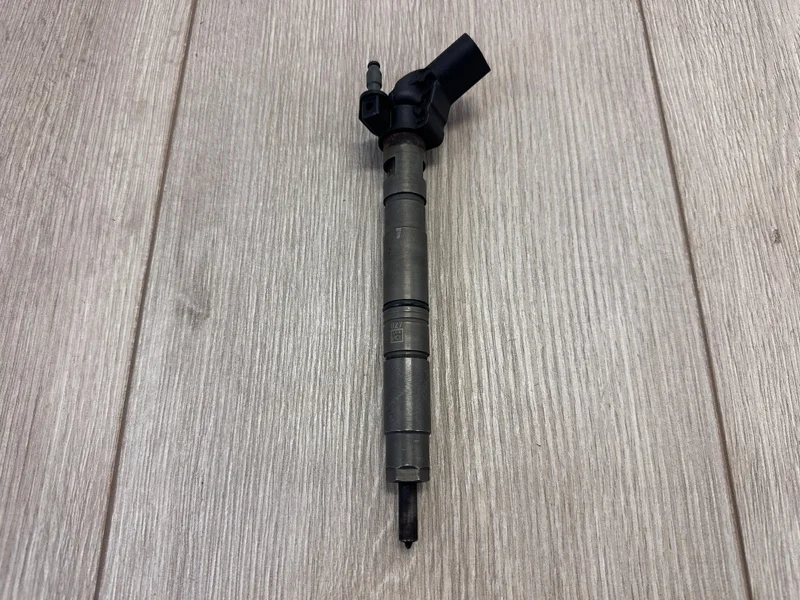 Форсунка топливная Audi Q7 2007-2015 4L