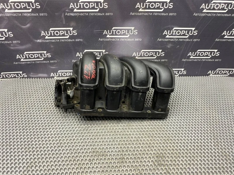 Впускной коллектор Toyota Avensis 1712022030 СЕДАН 1ZZ-FE