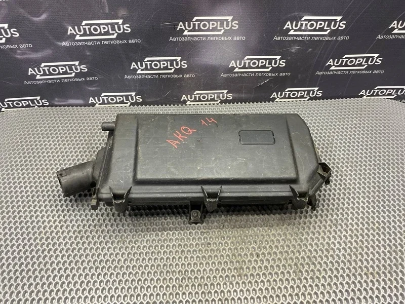 Корпус воздушного фильтра Volkswagen Golf 1997-2006 036129611AH AKQ