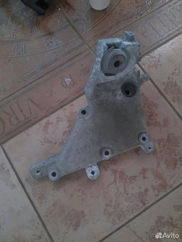 Кронштейн двигателя Mercedes-Benz S-класс W221 рестайлинг (2009—2013)