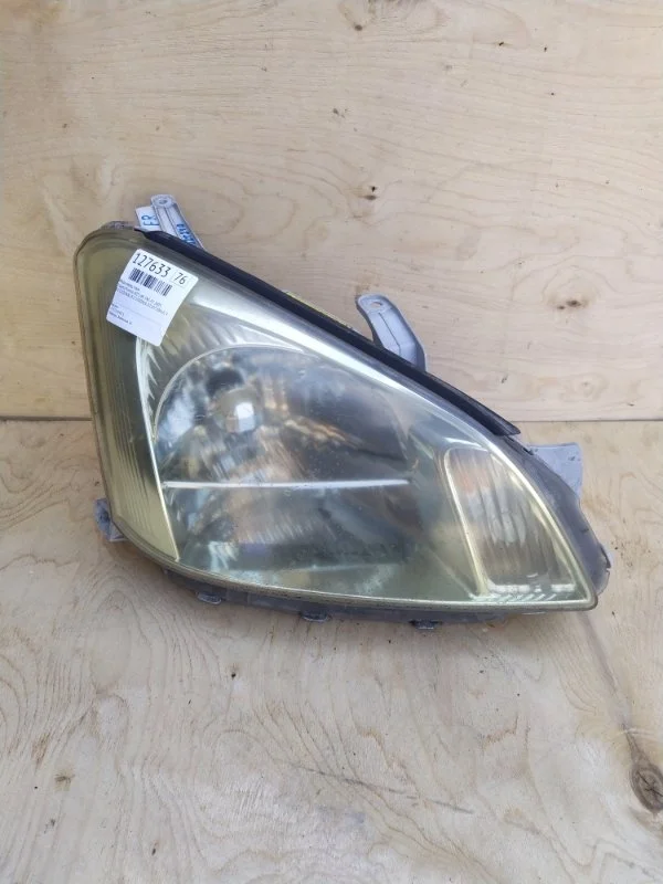 Фара Toyota Premio 2005 NZT240