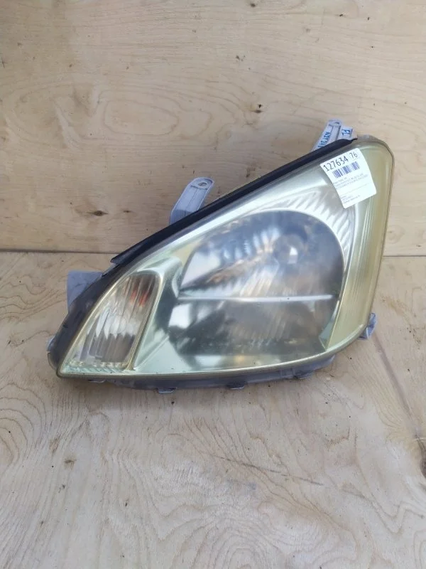 Фара Toyota Premio 2005 NZT240