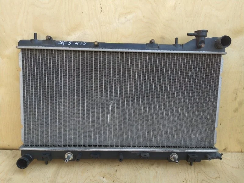 Радиатор охлаждения двигателя Subaru Forester 2001 SF5
