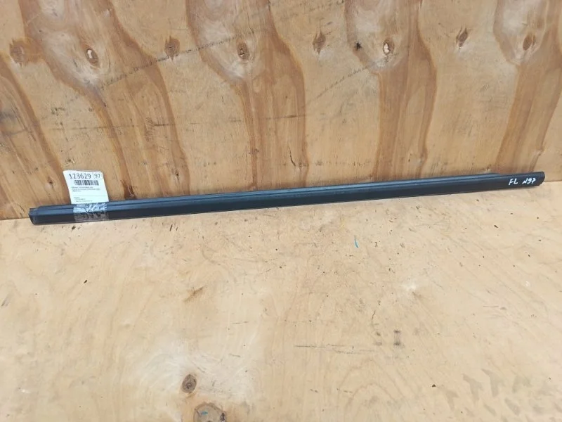 Молдинг стекла Mitsubishi Airtrek 2005 CU5W